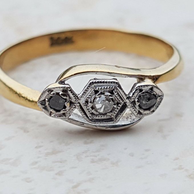 Art Deco Trilogy Diamond Ring in 18ct Gold & Platinum, a UK J 1/2 or a US 5 1/4.