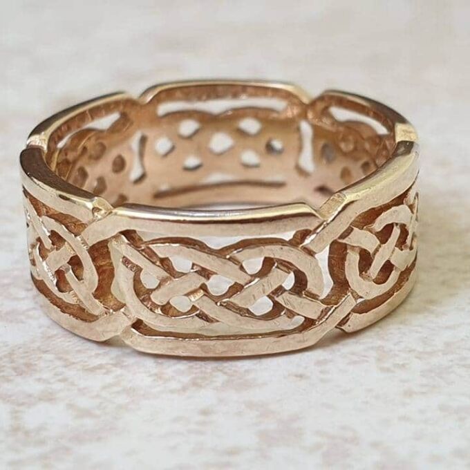 Celtic Knot Band Ring in 9ct Gold, a UK K 1/2 or a US 5 3/4