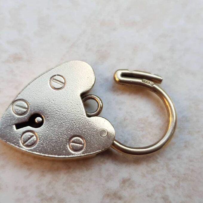 Large Plain Heart Padlock in 9ct Gold