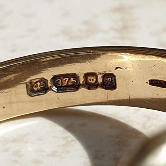 Double Knot Ring in 9ct Gold, a UK M 1/2 or a US 6 1/2