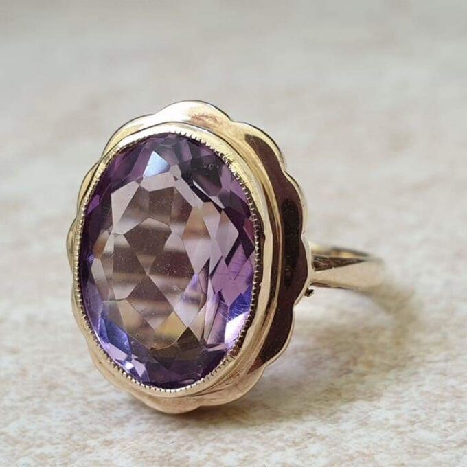 Amethyst Solitaire Frame Ring in 9ct Gold, a UK K or a US 5 3/4