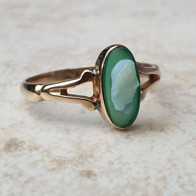 Antique Cameo Ring in 9ct Gold,  a UK M or a US 6 3/4.