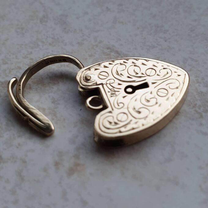 Swirl Pattern Heart Padlock in 9ct Gold