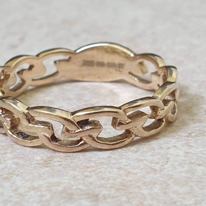 Chain Link Design Ring in 9ct Gold.