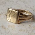Square Signet Ring in 9ct Gold, a UK J or a US 5