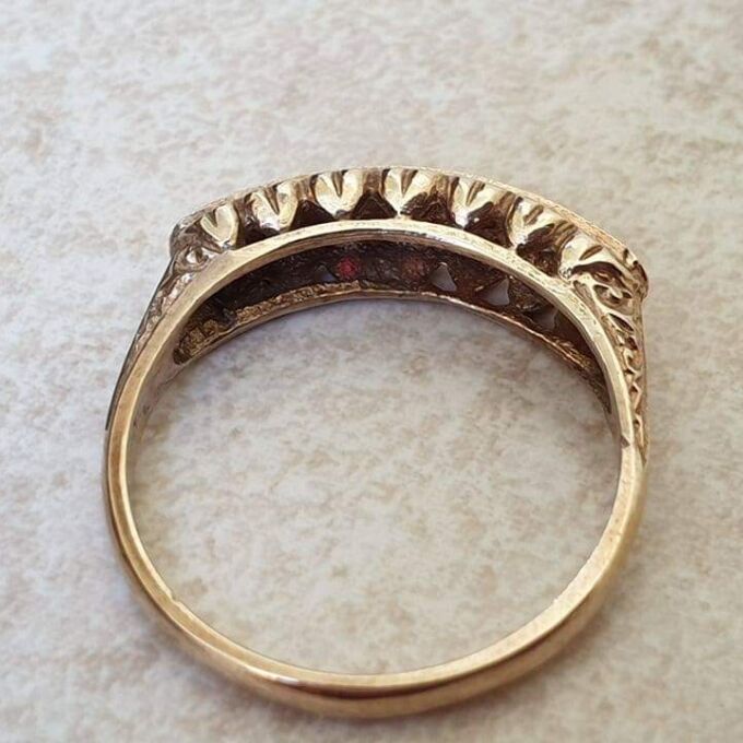 REGARDS Acrostic Ring in 9ct Gold, a UK O or a US 7 1/2