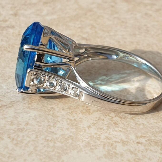 Swiss Blue Topaz Solitaire Ring in 9ct White Gold,  a UK N 1/2 or a US 7 1/4.