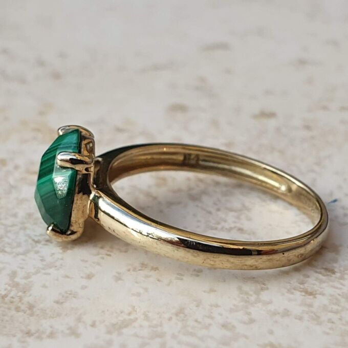 Reserved – Malachite Ring in 9ct Gold, a UK J 1/2 or a US 5 1/4