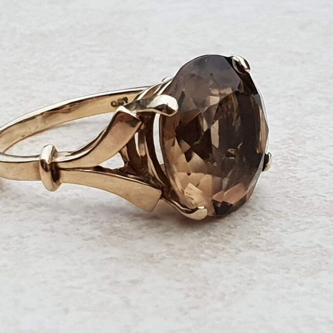 Large Citrine Solitaire Ring in 9ct Gold, a UK almost M 1/2 or a US 6 3/4.