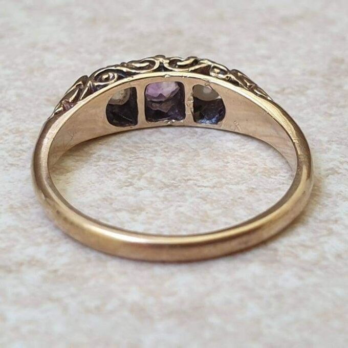 Amethyst and Pearl Ring in 9ct Gold, a UK K or a US 5 1/2