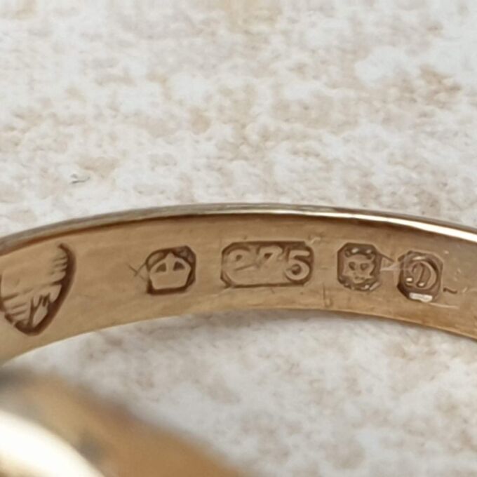 Garnet Cabochon Signet Ring in 9ct Gold,  a UK J 1/2 or a US 5 1/2.