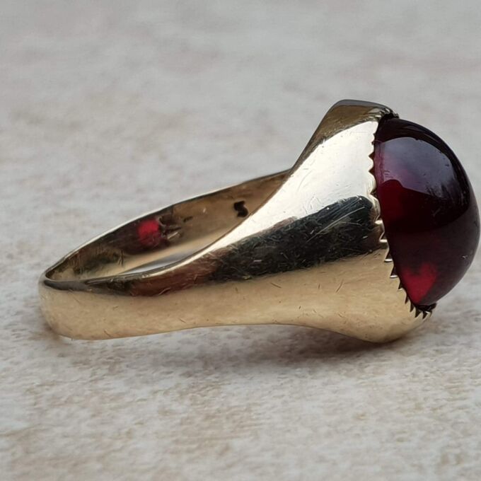 Bold Synthetic Ruby Cabochon Signet Ring in 9ct Gold, a UK M or a US 6 1/2.