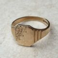 Part Engraved Signet Ring in 9ct Gold, a UK R 1/2 or a US 9