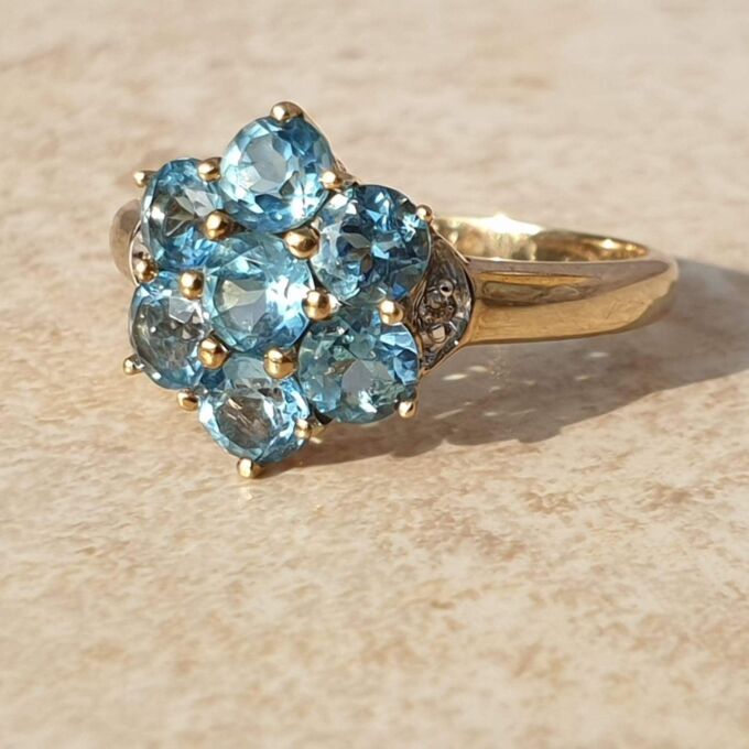 Topaz Flower Cluster Ring in 9ct Gold,  a UK O 1/2 or a US 7 3/4.