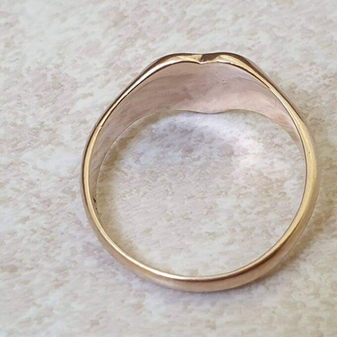 Part Engraved Heart Signet Ring in 9ct Gold.