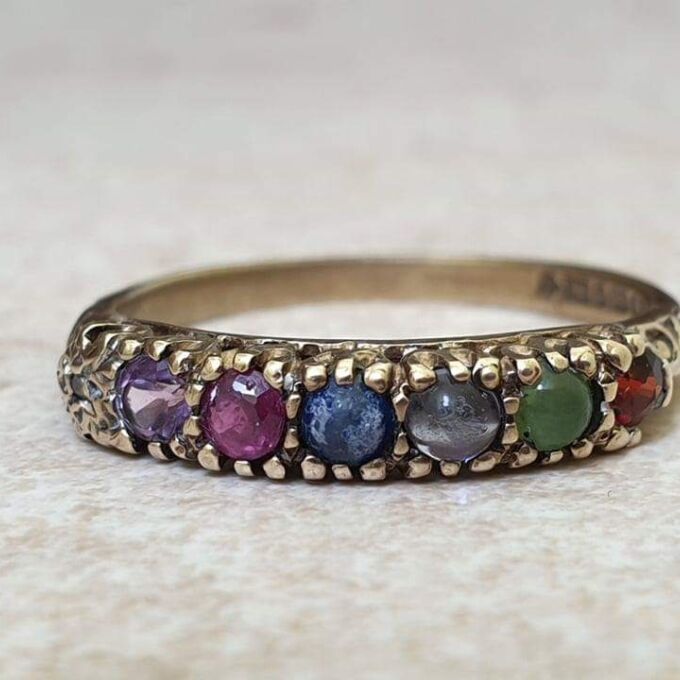 Multi Stone DARLING Acrostic Ring in 9ct Gold, a UK N 1/2 or a US 7 1/4