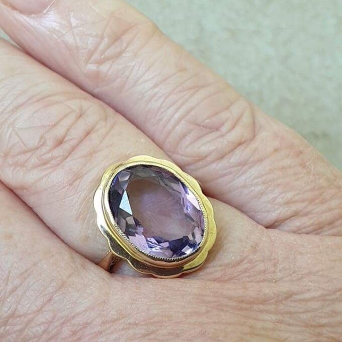 Amethyst Solitaire Frame Ring in 9ct Gold, a UK K or a US 5 3/4