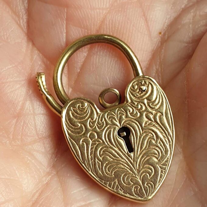 Ornate Engraved Heart Padlock in 9ct Gold