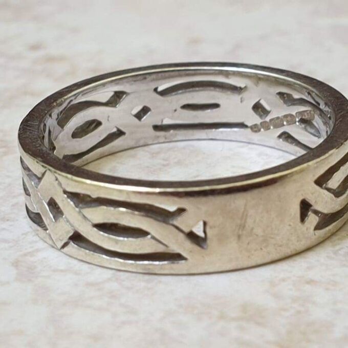 Celtic Knot White Gold Band Ring in 9ct,  a UK M 1/2 or a US 6 3/4.