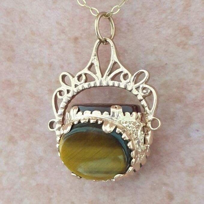 Three Stone Spinner Fob Pendant in 9ct Gold