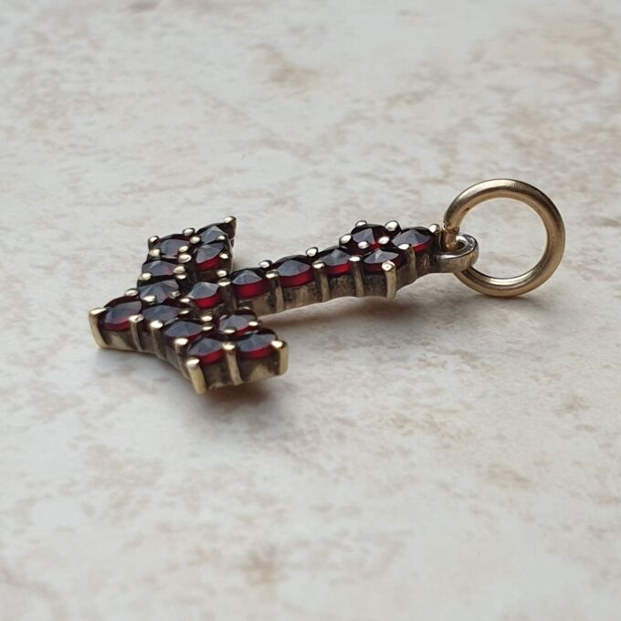 Delightful Garnet Set Anchor Pendant