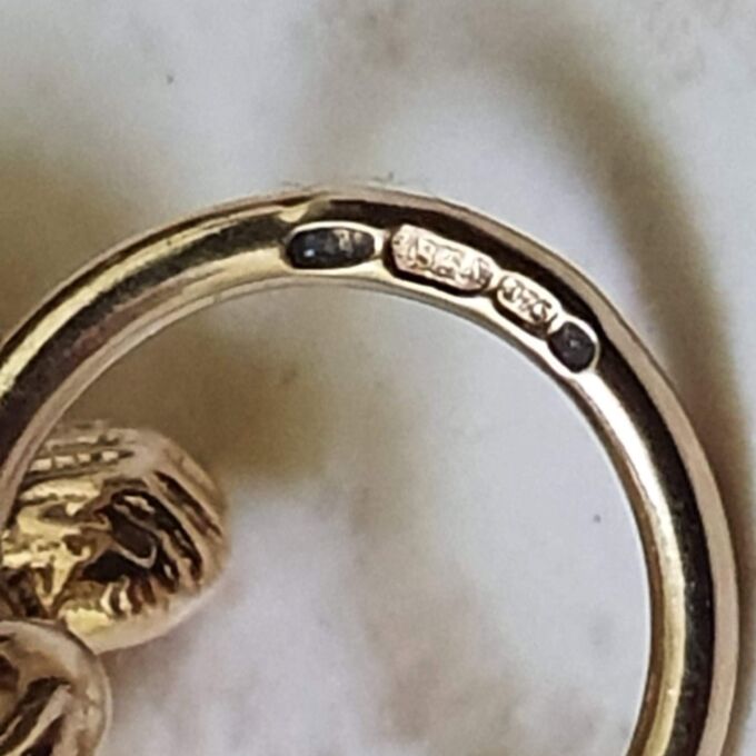 Small Gemset Vintage Teddy Bear in 9ct Gold