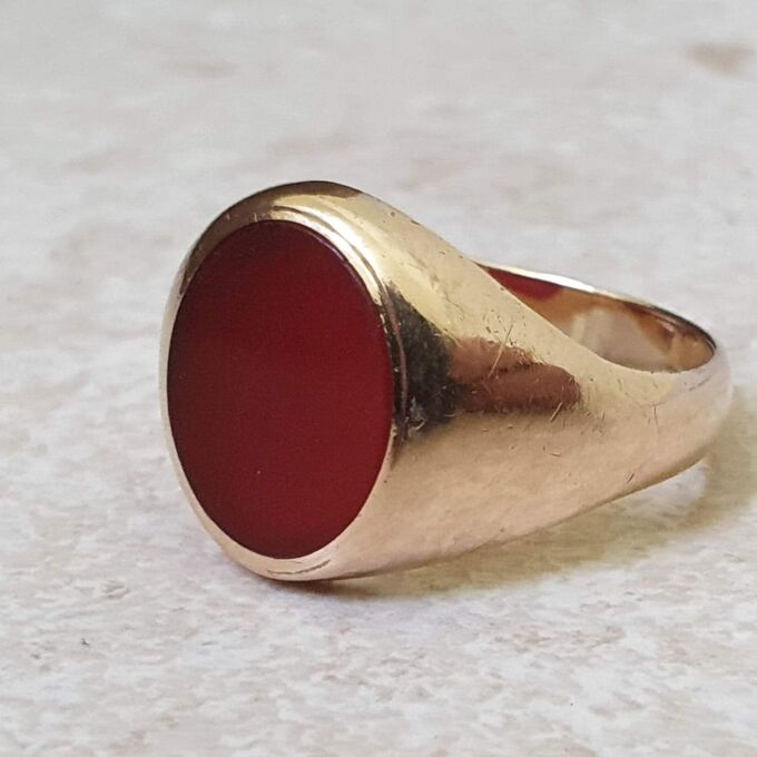 Heavyweight Carnelian Signet Ring in 9ct Gold.