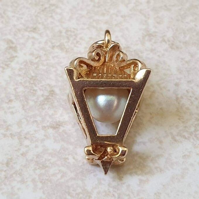 Lantern Pendant with Pearl in 9ct Gold
