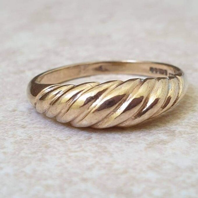 Graduating Dome Ring in 9ct gold, a UK L or a US 5 3/4