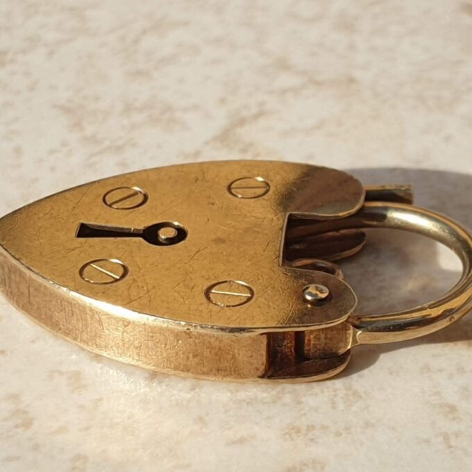 Simple Heart Padlock in 9ct Yellow Gold