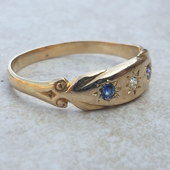 Sapphire and Diamond Three Stone Ring in 18ct Gold, a UK K or a US 5 1/2