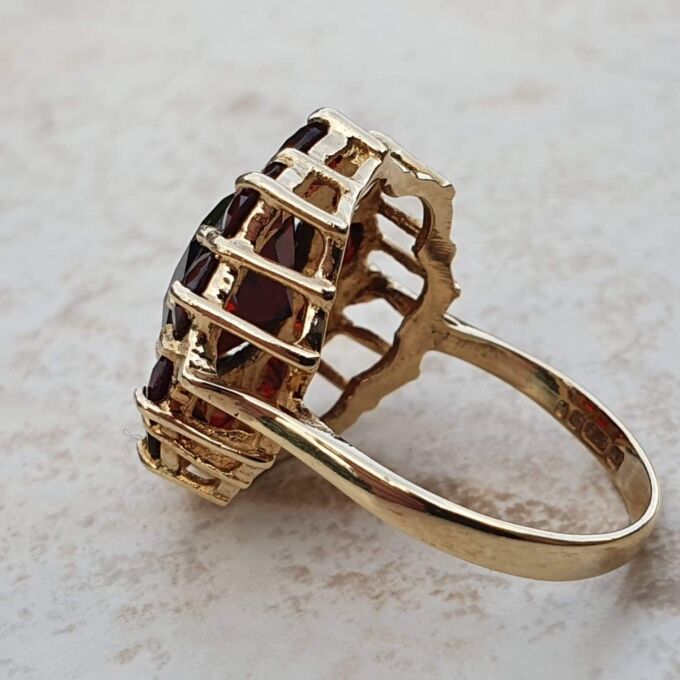 Big Garnet Cluster Ring in 9ct Gold, a UK L or a US 5 3/4
