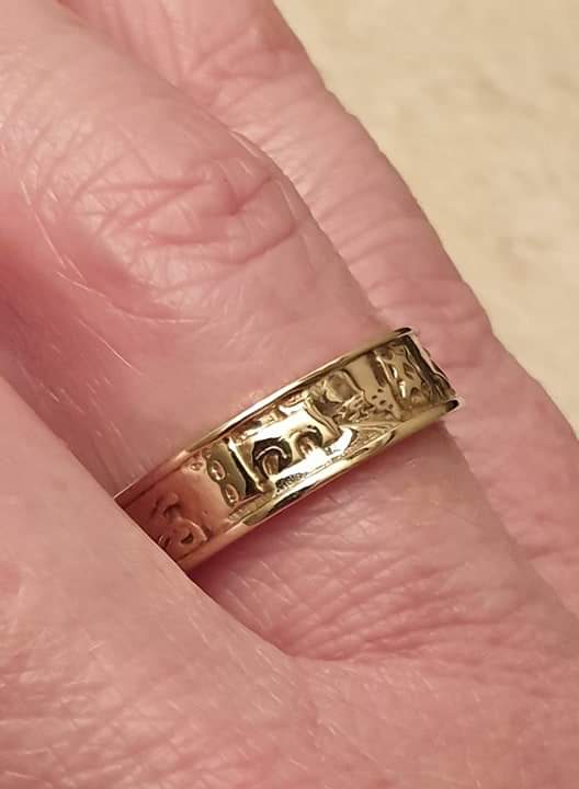 Claddagh Wedding Band in 9ct Gold,  a UK M 1/2 or a US 6 3/4