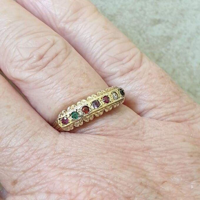 REGARDS Acrostic Ring in 9ct Gold, a UK O or a US 7 1/2