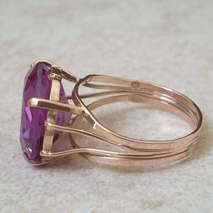 Colour Change Synthetic Sapphire Ring in 12ct Gold.