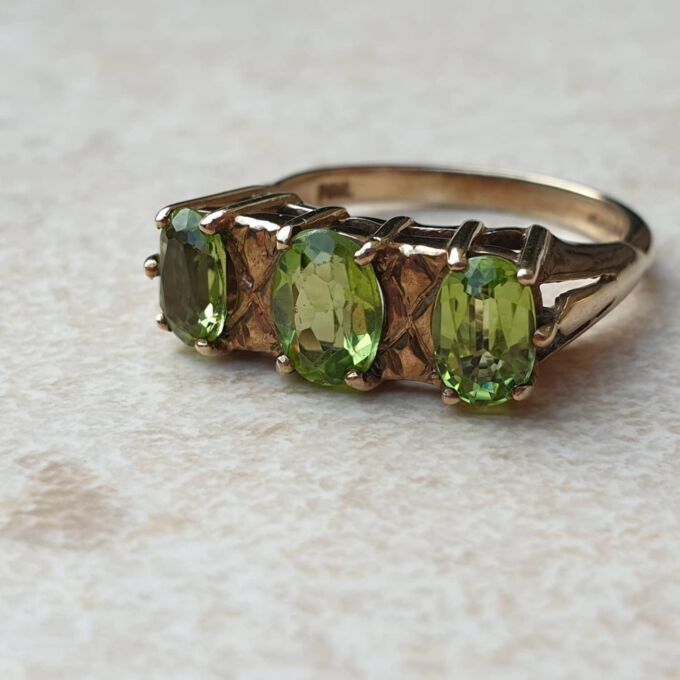 Peridot Three Stone Ring in 9ct Gold.
