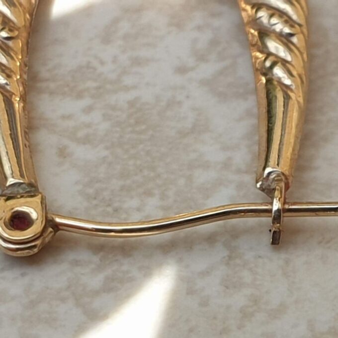 Oval Creole Hoop Earrings in 9ct Gold