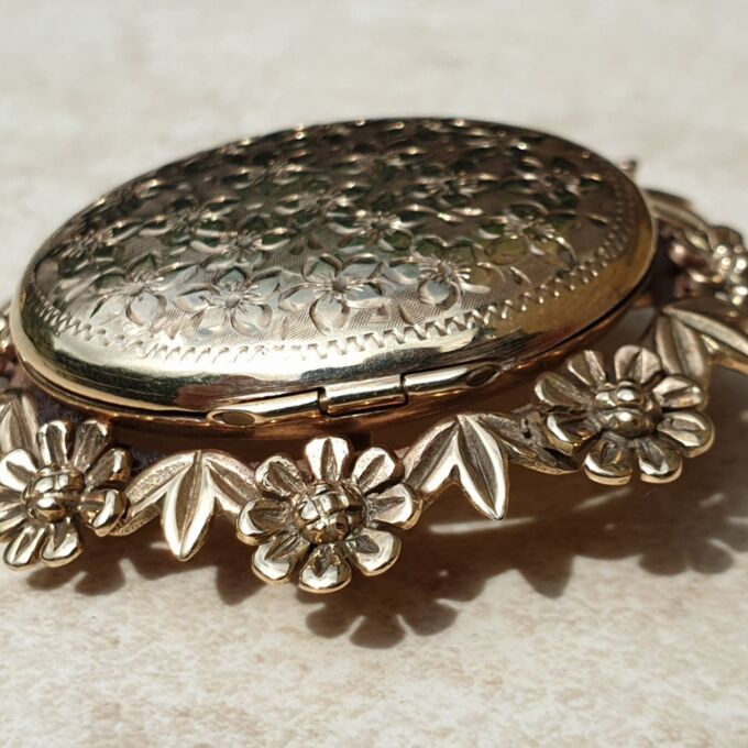 Incredibly Ornate Locket with Brooch and Pendant Options in 9ct Gold.