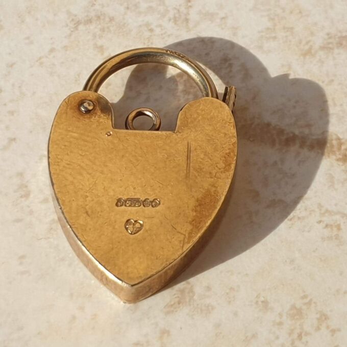 Simple Heart Padlock in 9ct Yellow Gold