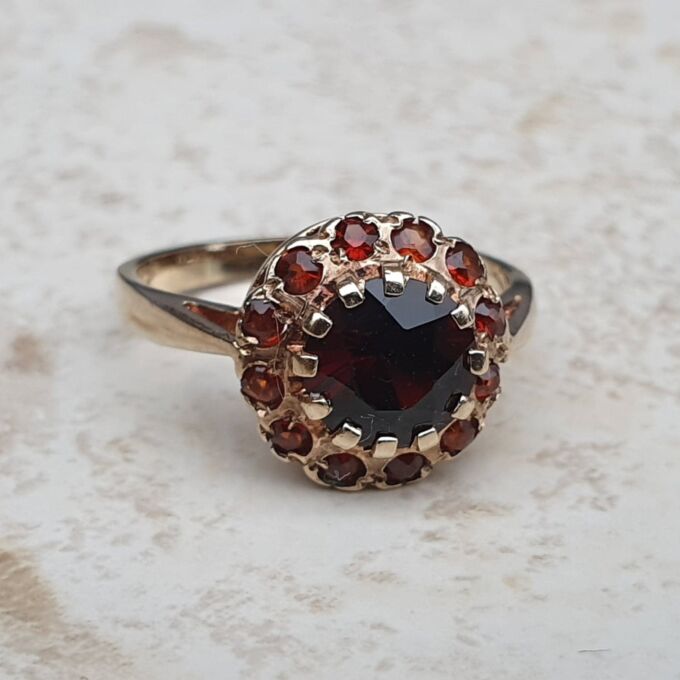 Garnet Cluster Ring in 9ct Gold, a UK K 1/2 or a US 5 1/2