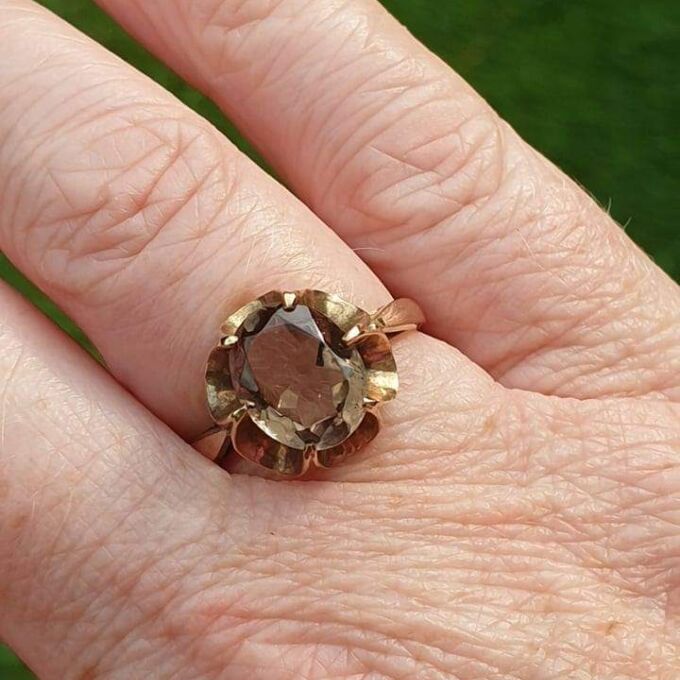 Oval Smoky Quartz Ring in 9ct Gold.