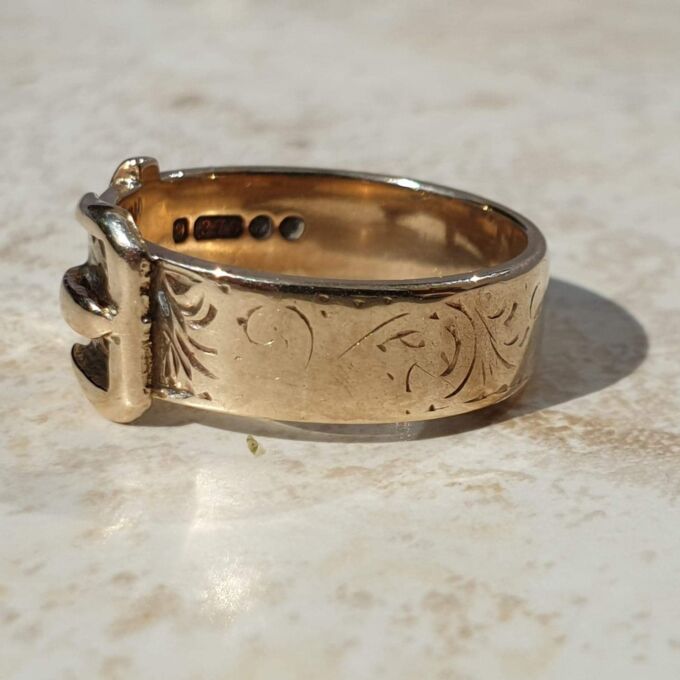 Buckle Ring in 9ct Gold,  a UK K 1/2 or a US 5 3/4.