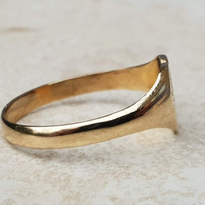 Sale – Heart Signet Ring in 9ct Gold, a UK O 1/2 or a US 7 1/2.