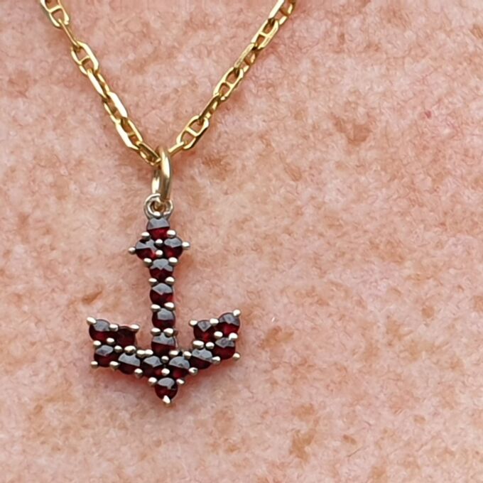 Delightful Garnet Set Anchor Pendant