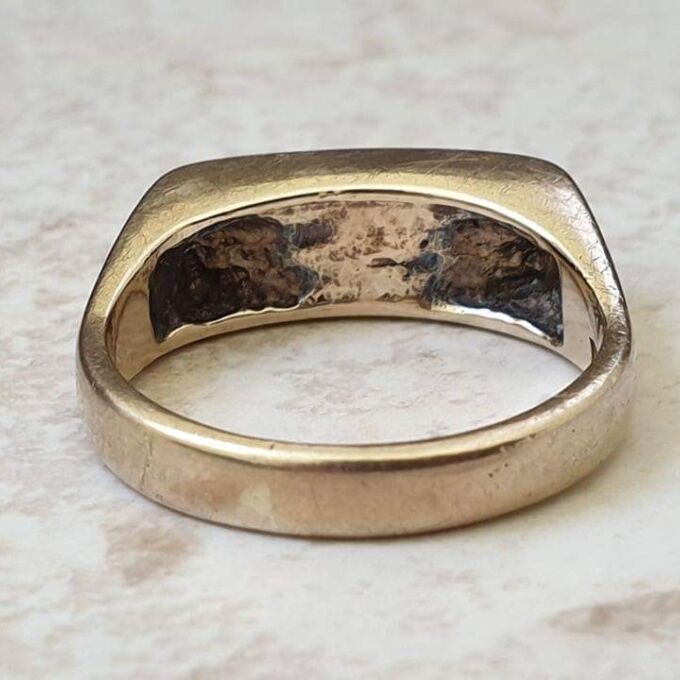 Lapis Lazuli Signet Ring in 9ct Gold, a UK L 1/2 or a US 6 1/4