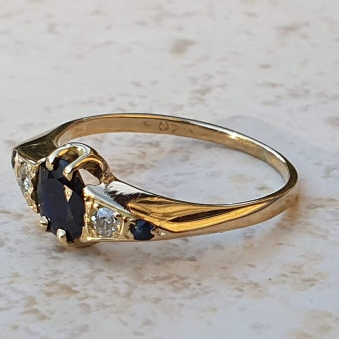 Vintage Sapphire and Diamond Ring in 18ct Gold, a UK L 1/2 or a US 6 1/4