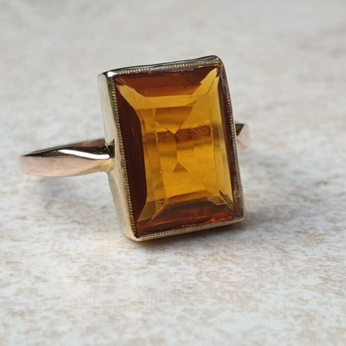 Citrine Coloured Paste Solitaire Ring in 9ct Gold, a UK O or a US 7 1/4