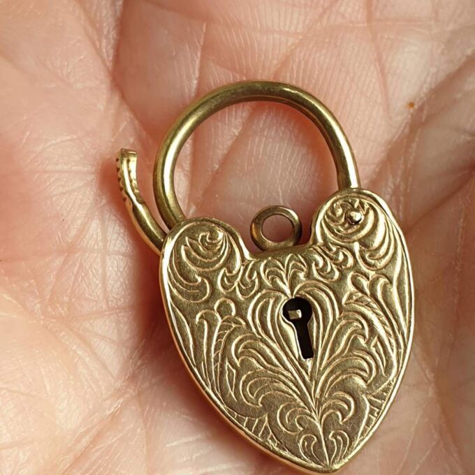 Ornate Engraved Heart Padlock in 9ct Gold