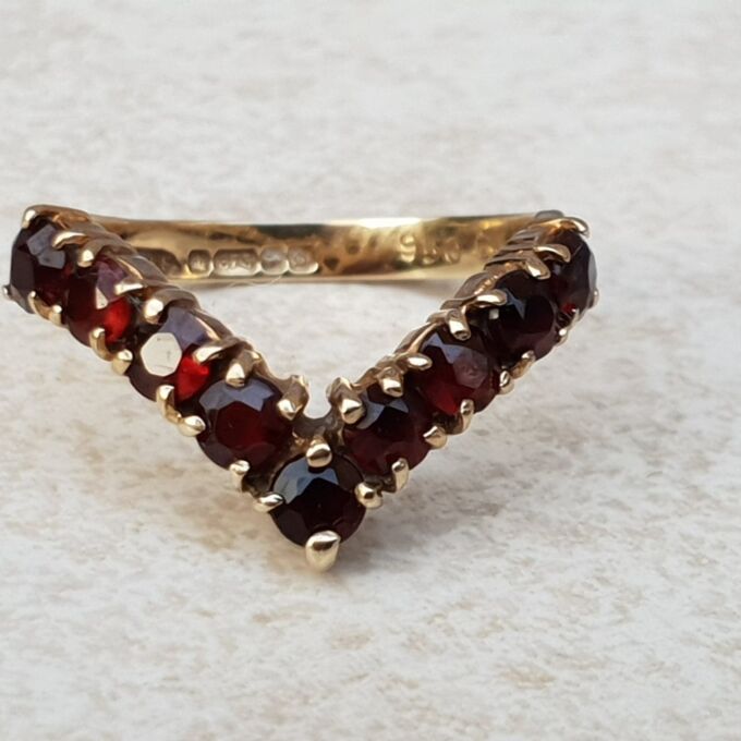 Gorgeous Garnet Chevron Wishbone Ring in 9ct Gold, a UK L 1/2 or a US 6 1/4.