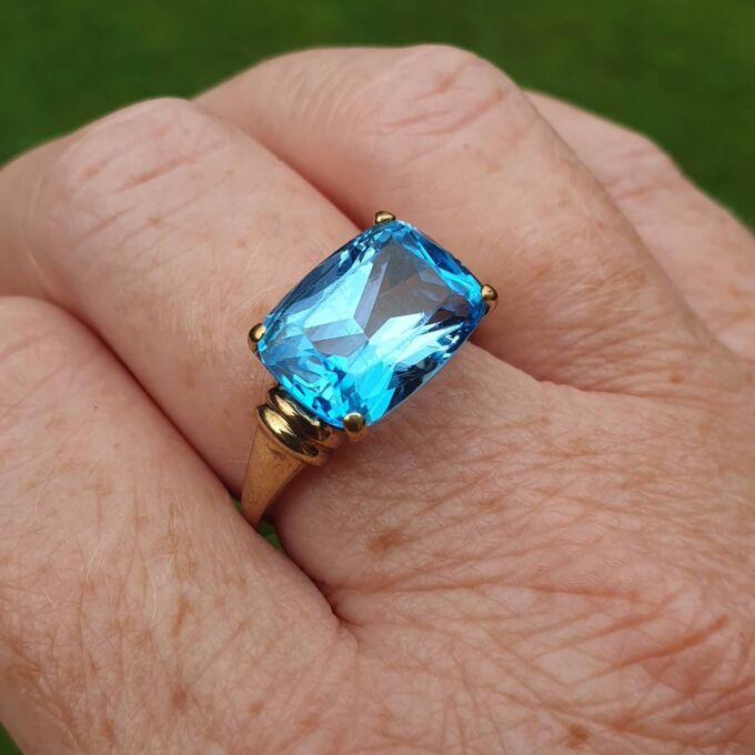 Vibrant East West Topaz Ring in 9ct Gold, a UK P or a US 8.